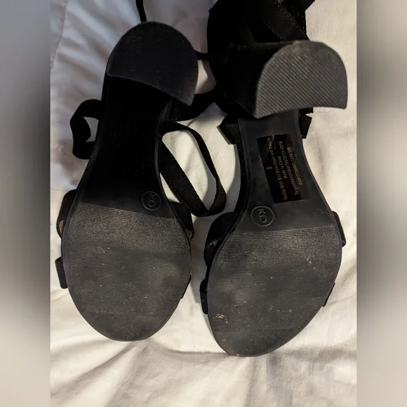 Mossimo black strappy suede lace up block ankle pumps, size 9 - Picture 6 of 7